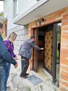 Primopredaja hiše družini Krivonog